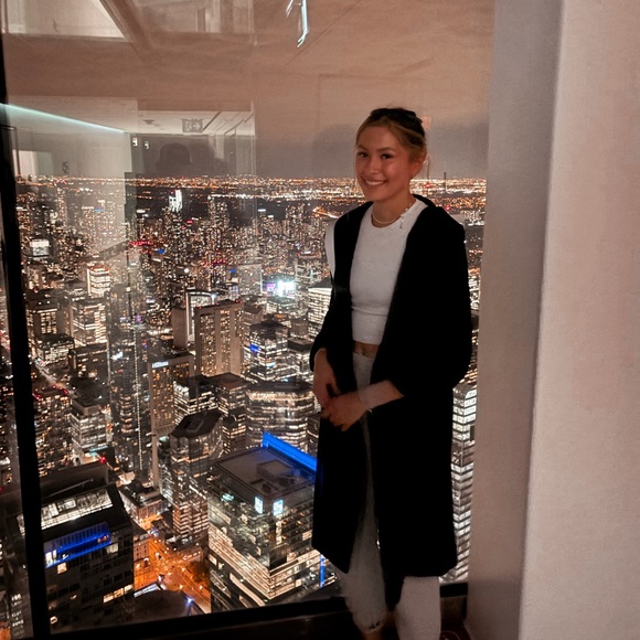 Meet your Posher, Mikayla - Picture 1 of 1